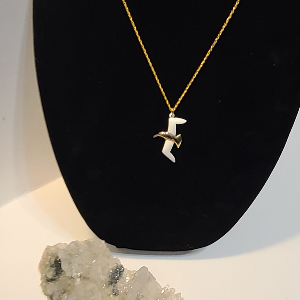 Seagull gold tone necklace 18"